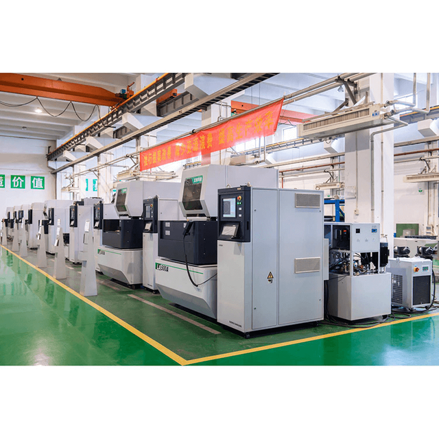 Machine EDM de traitement par immersion de coupe de fil en laiton